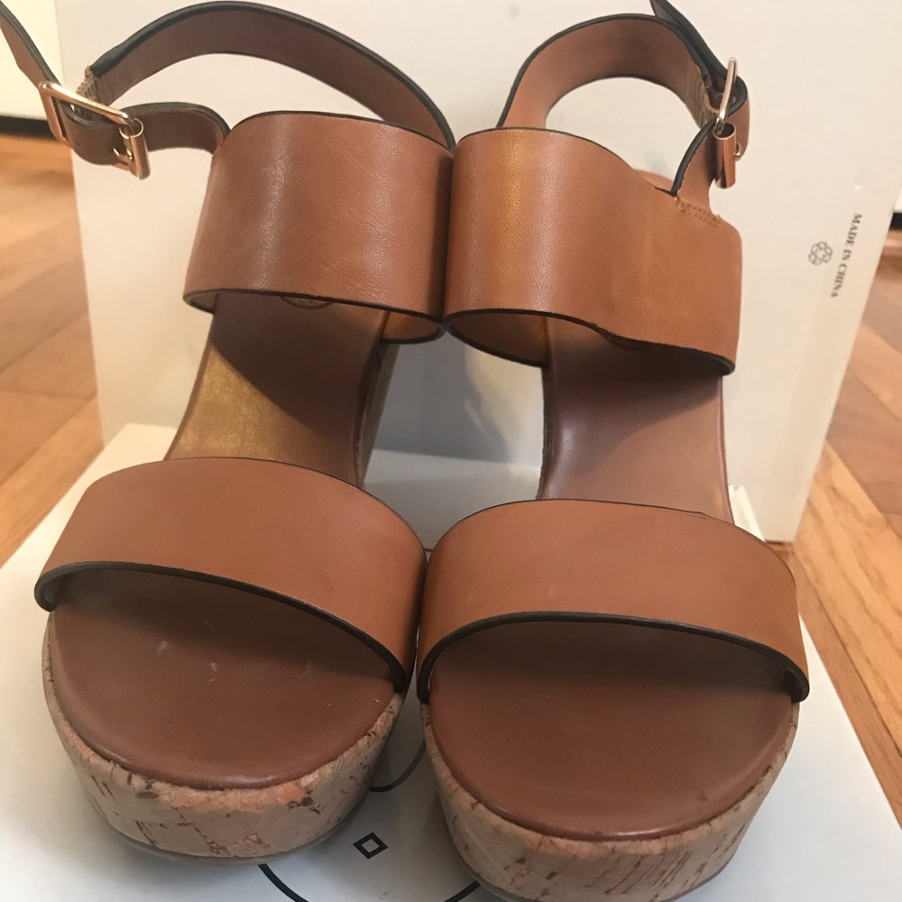 Steve Madden tan wedges